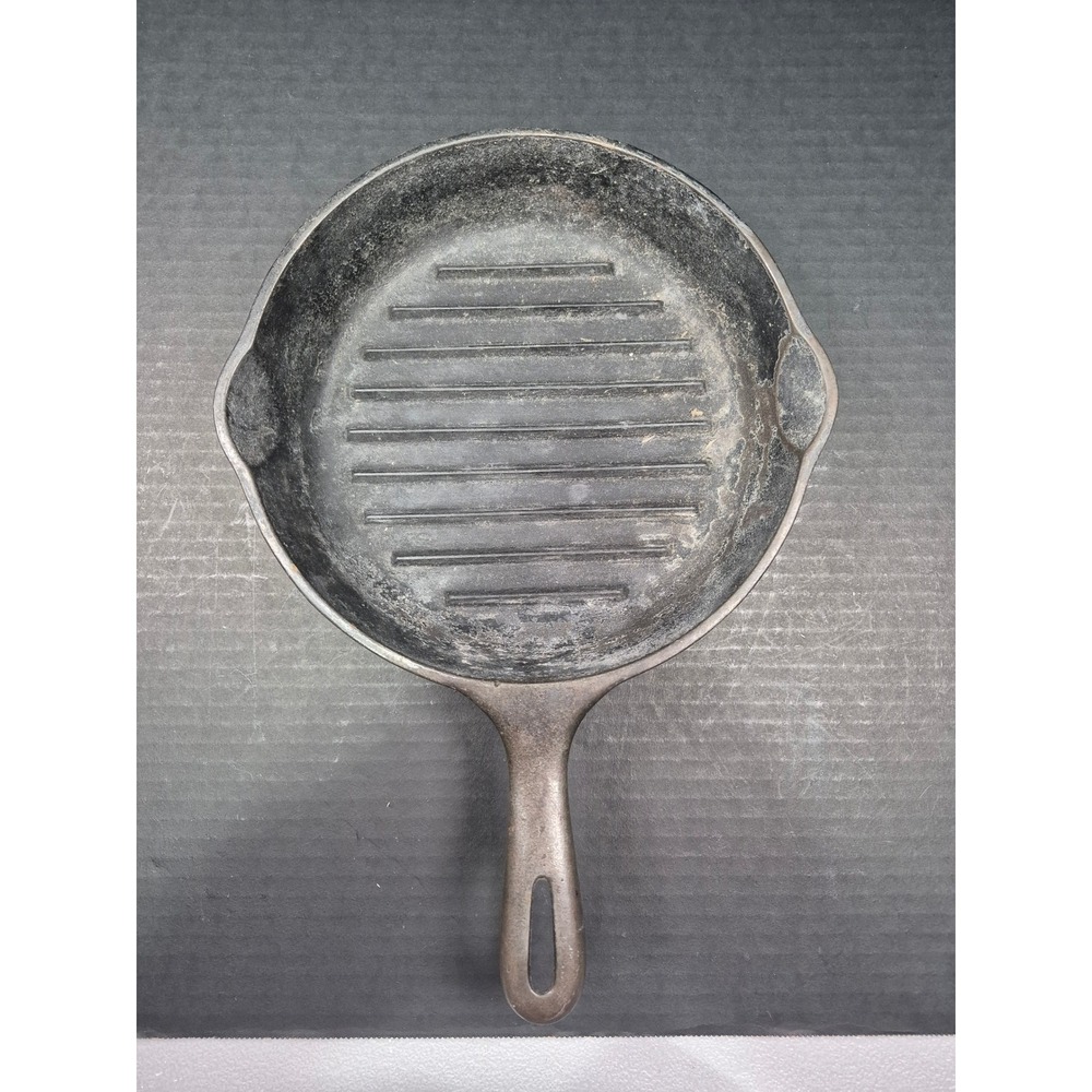 Vintage Unmarked Wagner Made in USA Cast Iron 9 Inch Round Ribbed Grill Pan